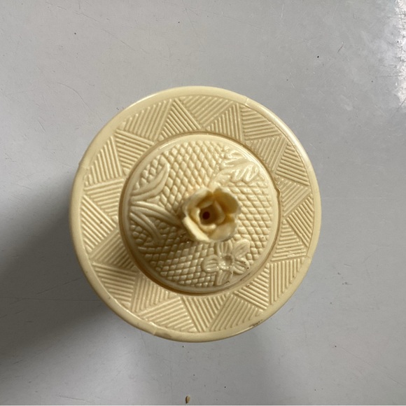 Vintage: Faux Ivory Rose & Lattice Holder ~ Cocktail Forks. - Picture 10 of 12